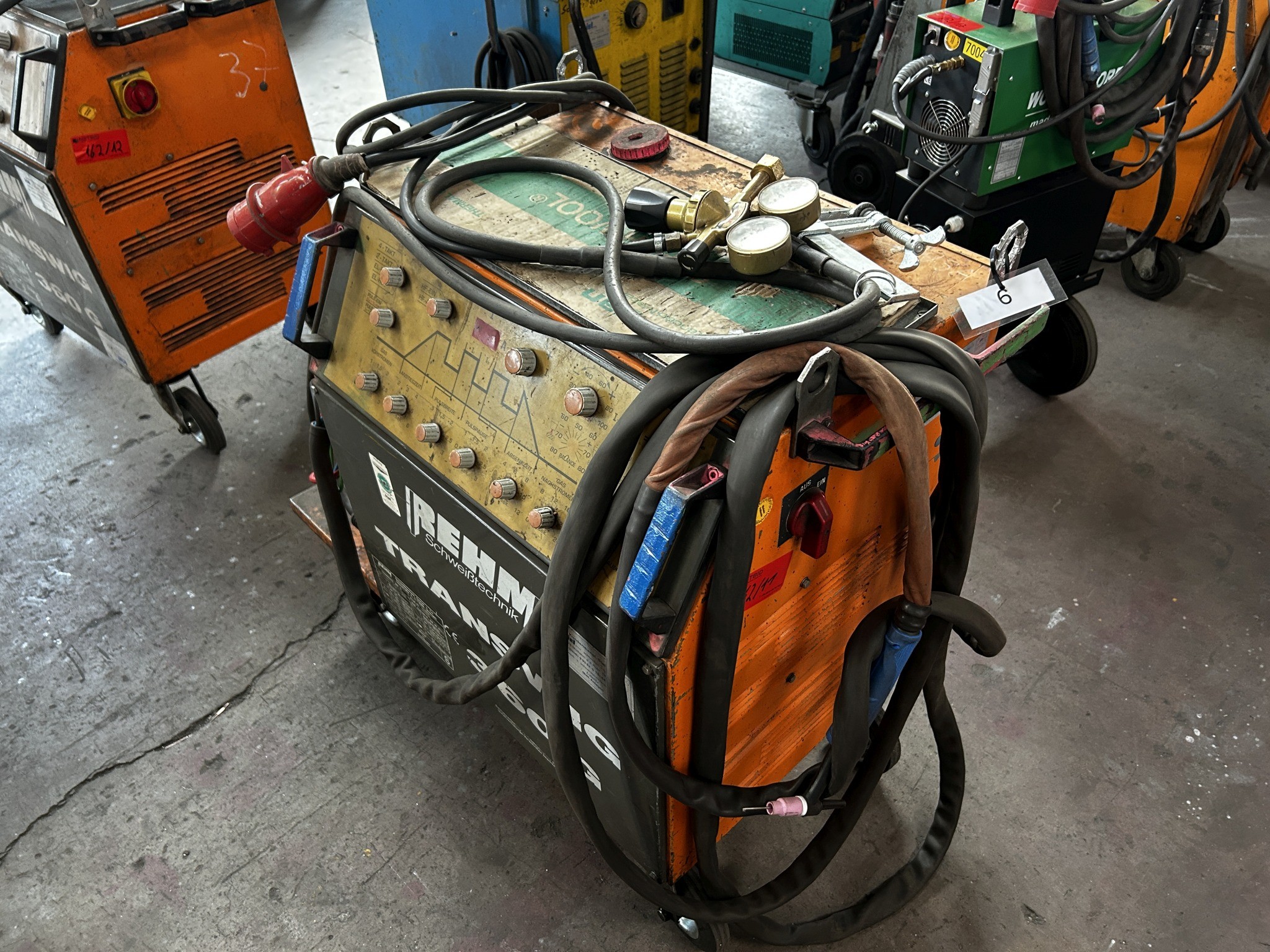 Equipement d'atelier bien entretenu et machines de l'ancienne société Hülsenbusch Apparatebau-1