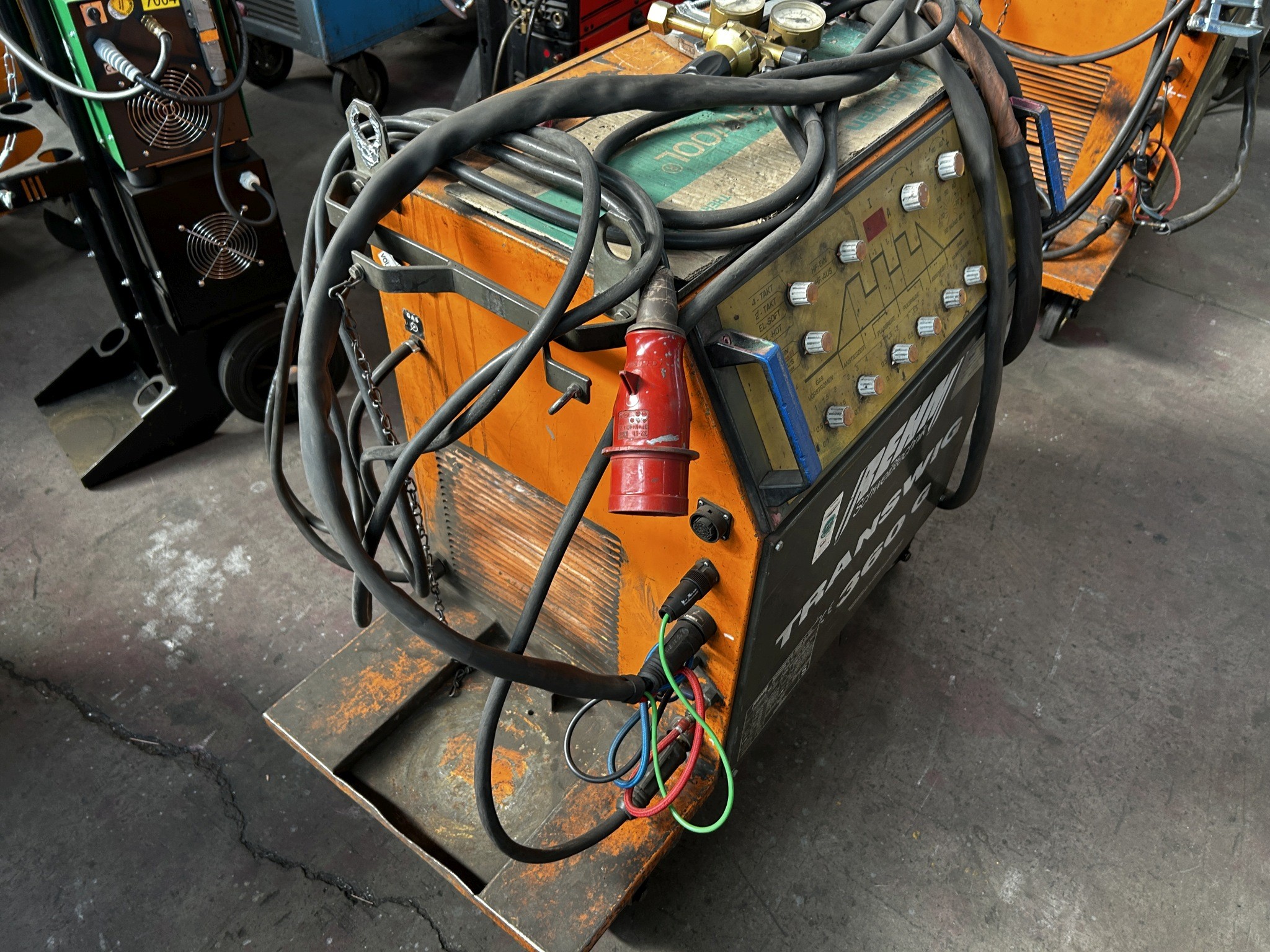 Equipement d'atelier bien entretenu et machines de l'ancienne société Hülsenbusch Apparatebau-5