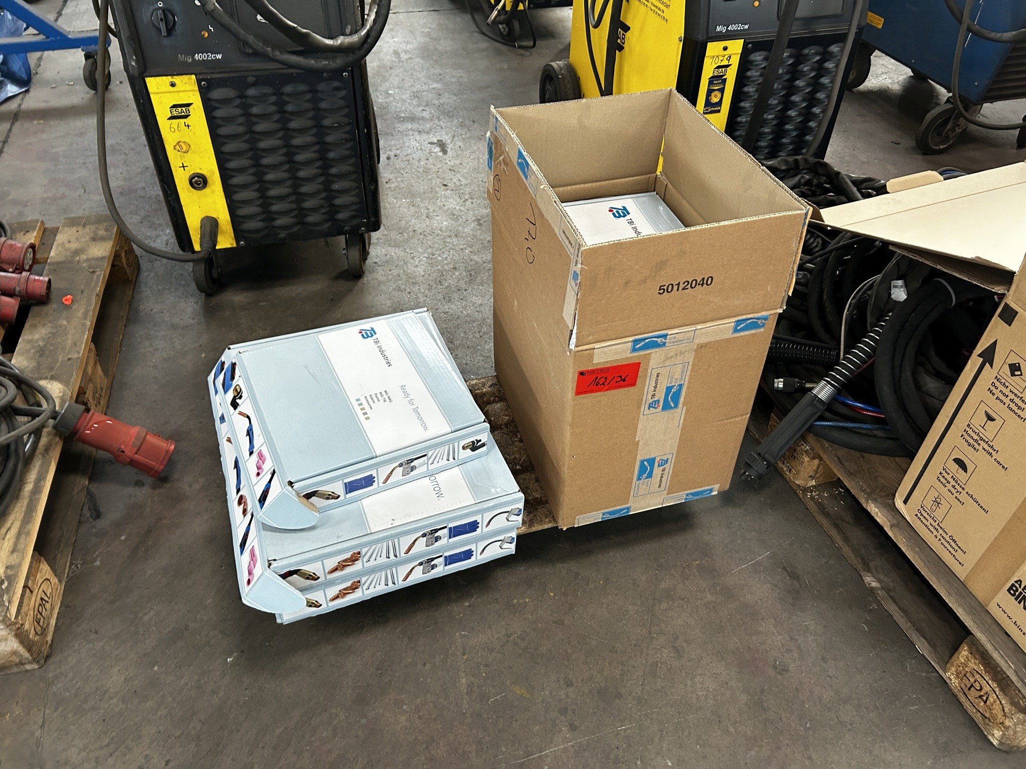 Dobrze utrzymany sprzęt warsztatowy i maszyny dawnej firmy Hülsenbusch Apparatebau-1