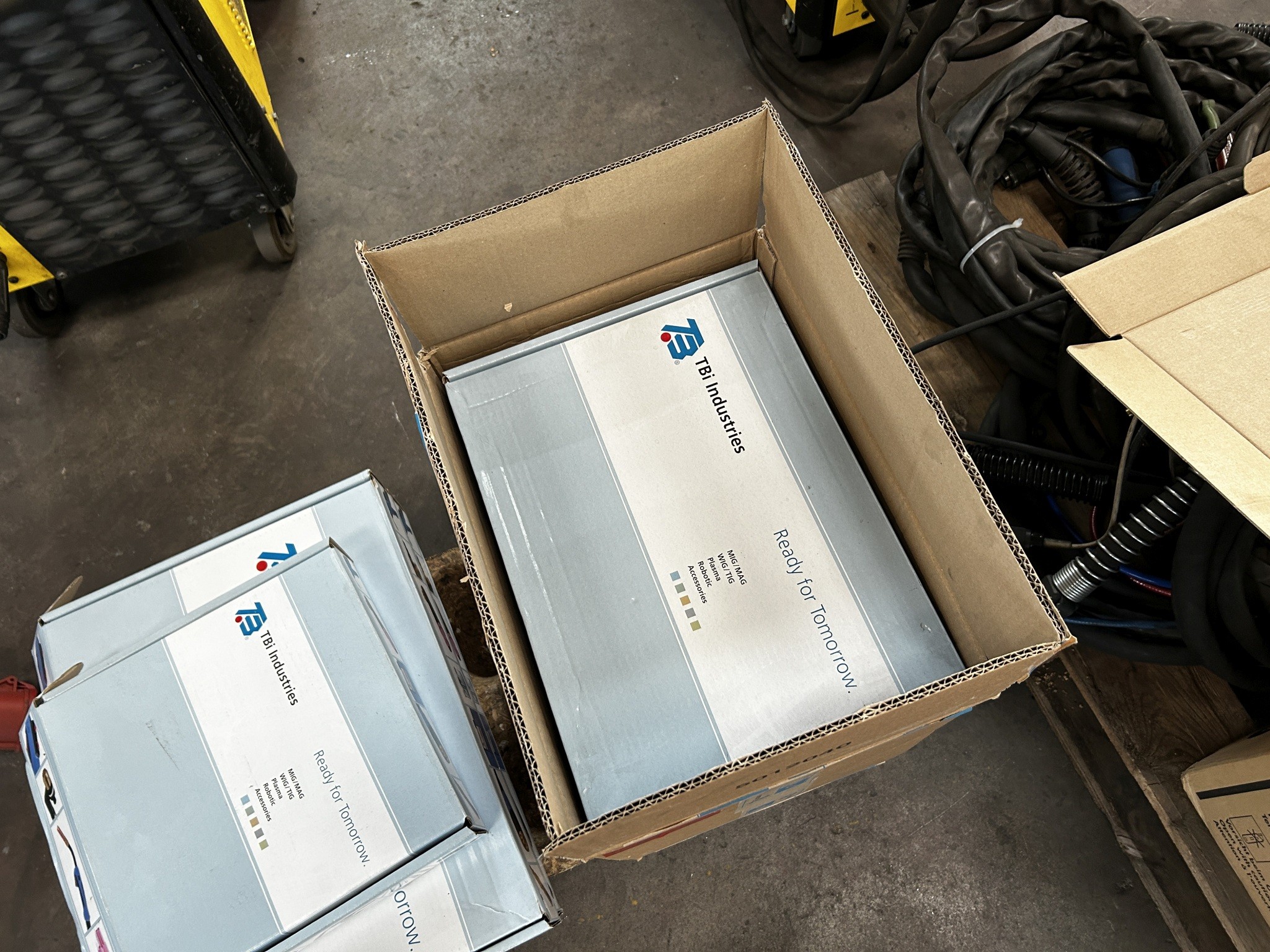 Dobrze utrzymany sprzęt warsztatowy i maszyny dawnej firmy Hülsenbusch Apparatebau-4