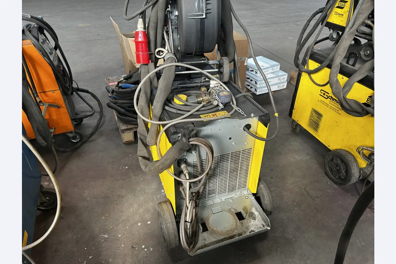 Goed onderhouden werkplaatsapparatuur en machines van het voormalige bedrijf Hülsenbusch Apparatebau-3