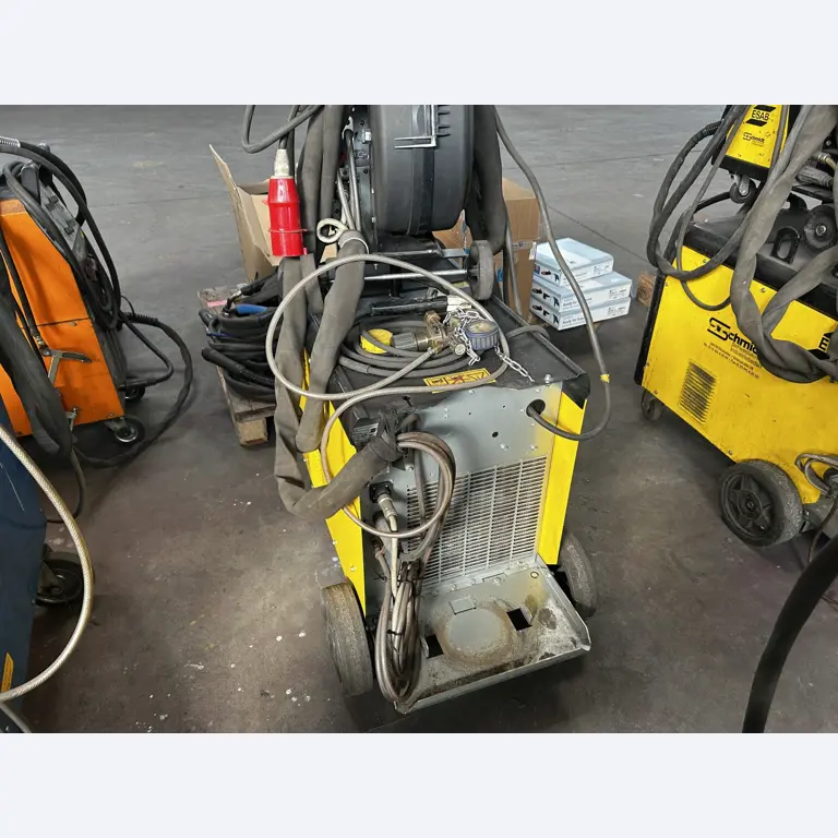 Goed onderhouden werkplaatsapparatuur en machines van het voormalige bedrijf Hülsenbusch Apparatebau-3