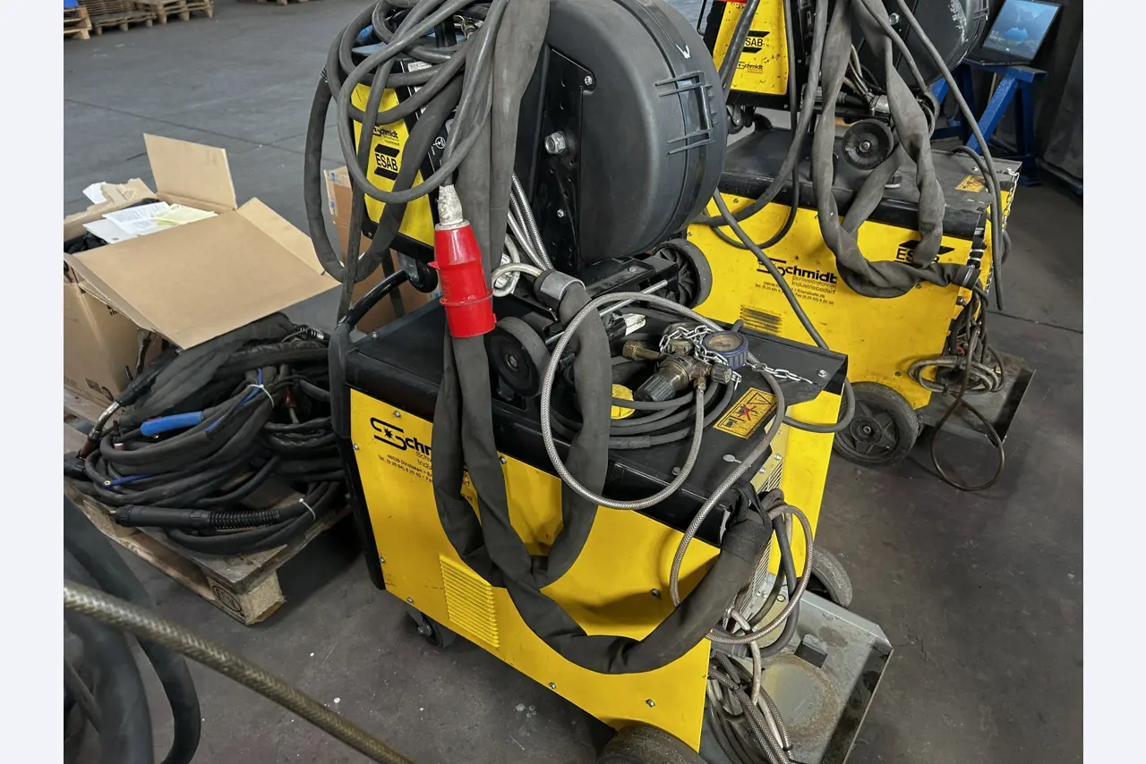 Goed onderhouden werkplaatsapparatuur en machines van het voormalige bedrijf Hülsenbusch Apparatebau-5