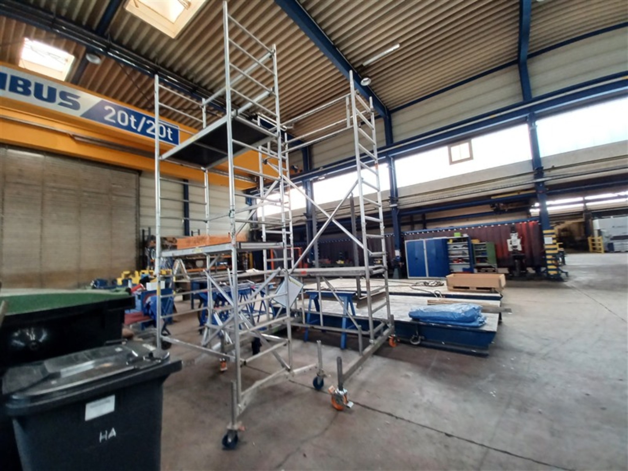 Dobrze utrzymany sprzęt warsztatowy i maszyny dawnej firmy Hülsenbusch Apparatebau-1