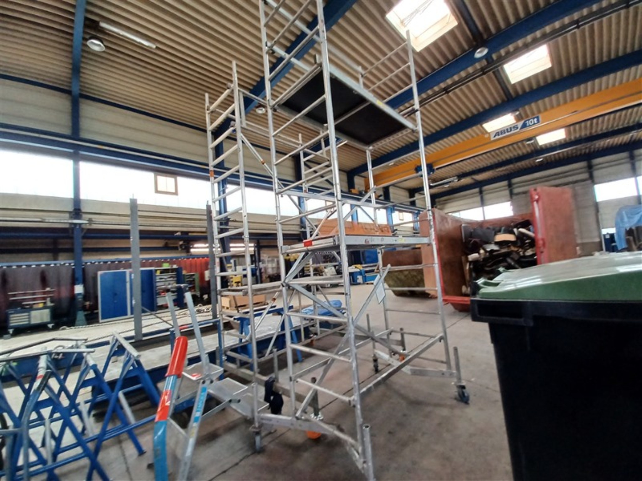 Dobrze utrzymany sprzęt warsztatowy i maszyny dawnej firmy Hülsenbusch Apparatebau-2