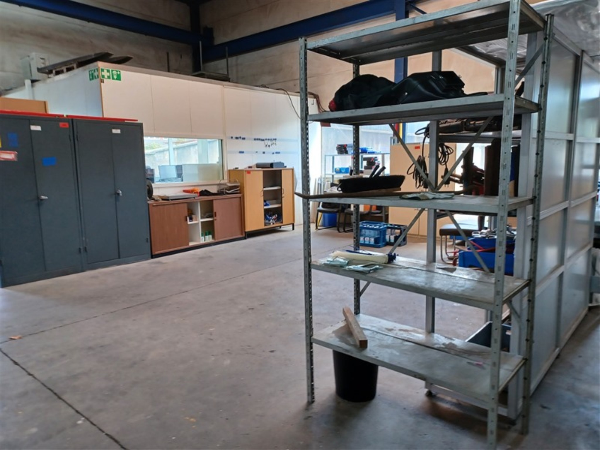 Equipement d'atelier bien entretenu et machines de l'ancienne société Hülsenbusch Apparatebau-10