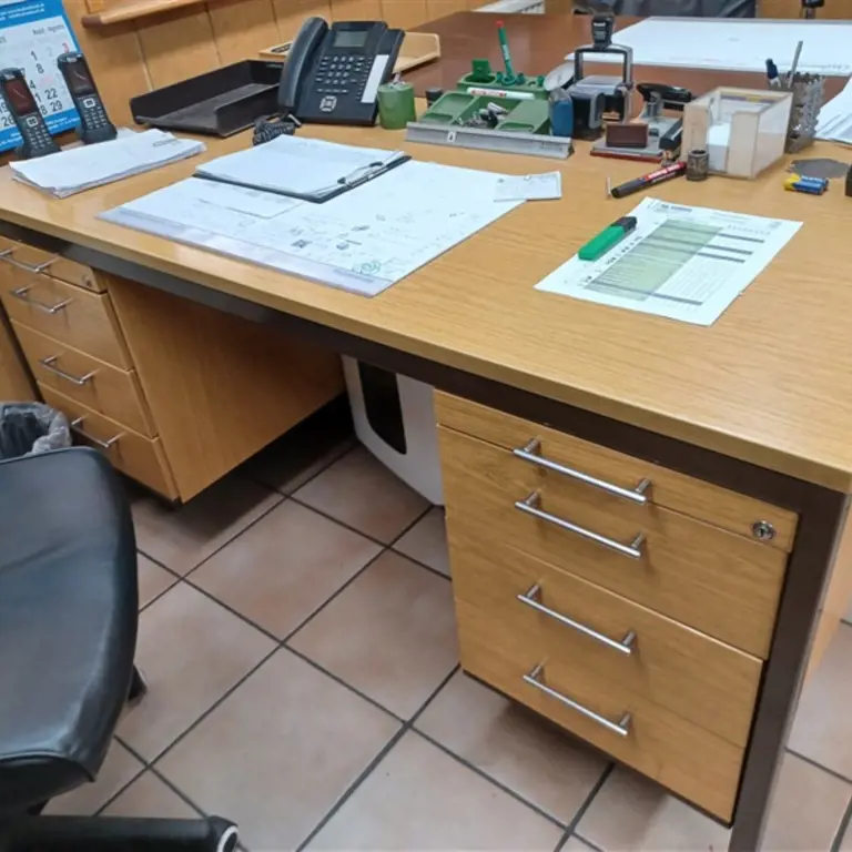1 Posten Büroausstattung