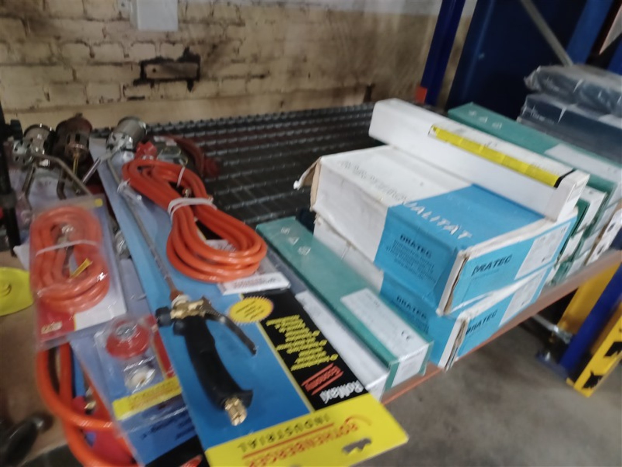 Dobrze utrzymany sprzęt warsztatowy i maszyny dawnej firmy Hülsenbusch Apparatebau-10