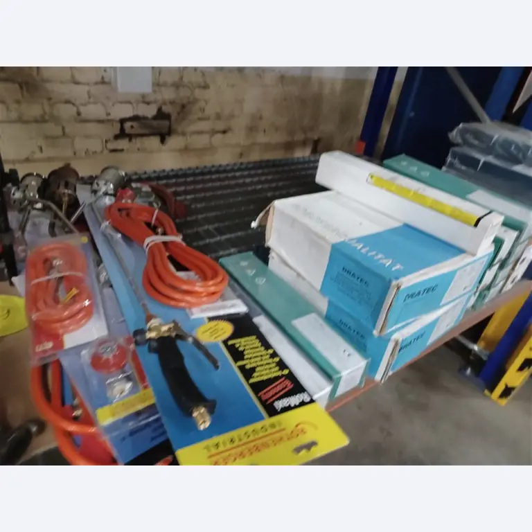 Dobrze utrzymany sprzęt warsztatowy i maszyny dawnej firmy Hülsenbusch Apparatebau-10