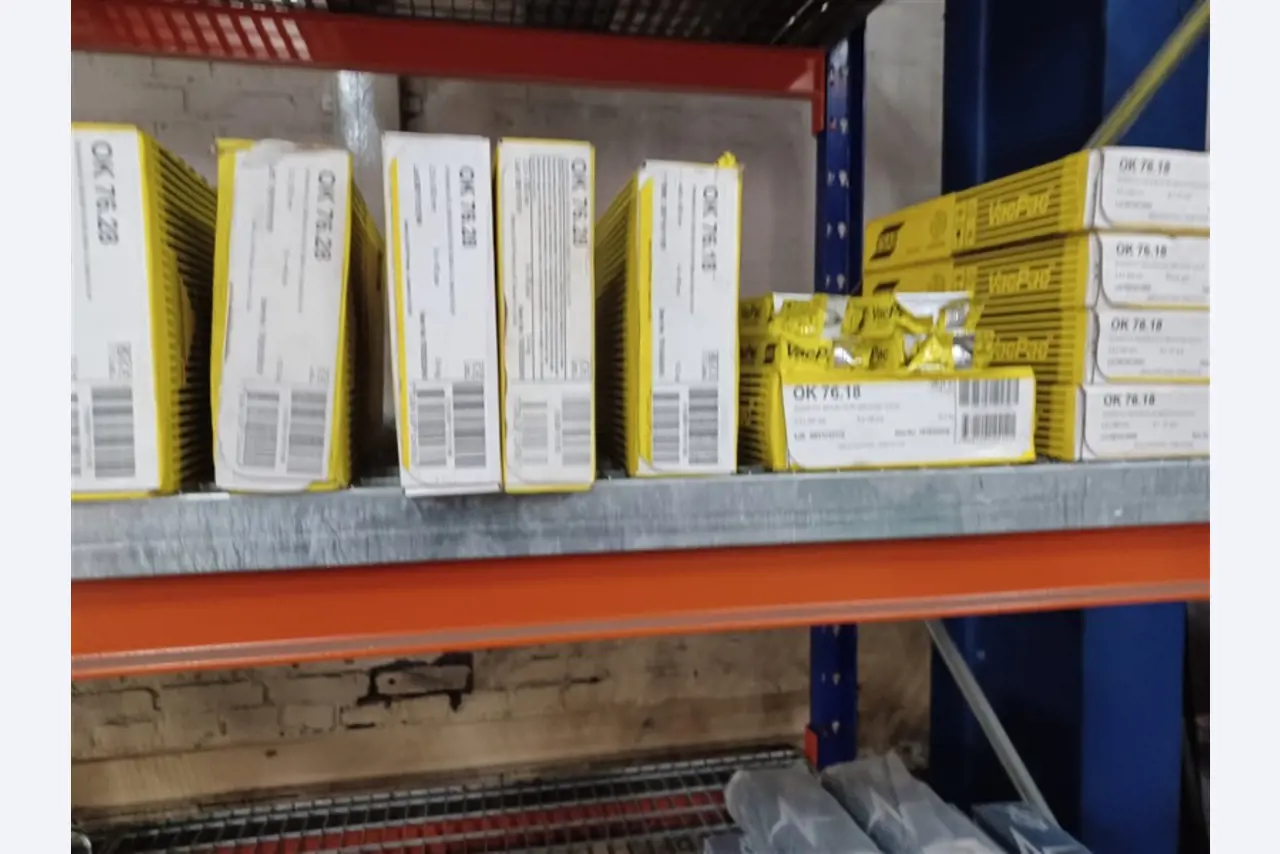 Dobrze utrzymany sprzęt warsztatowy i maszyny dawnej firmy Hülsenbusch Apparatebau-12