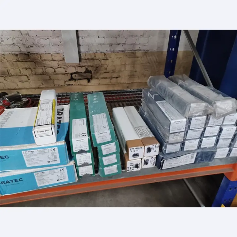 Dobrze utrzymany sprzęt warsztatowy i maszyny dawnej firmy Hülsenbusch Apparatebau-13