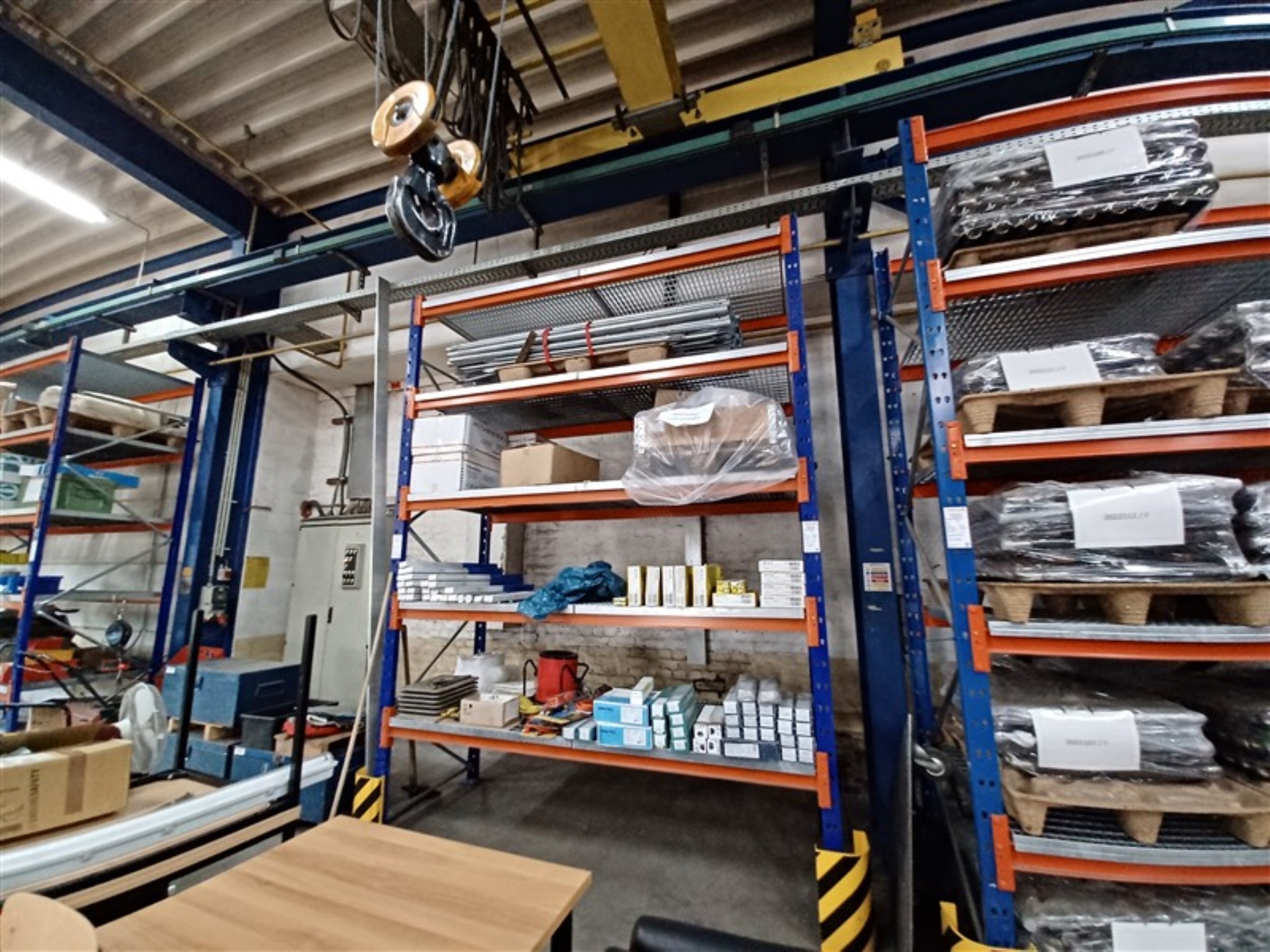 Dobrze utrzymany sprzęt warsztatowy i maszyny dawnej firmy Hülsenbusch Apparatebau-1