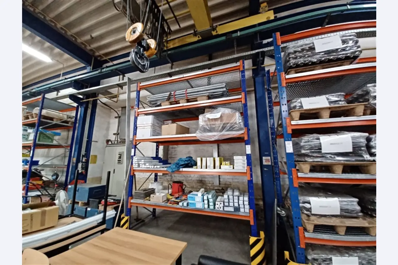 Dobrze utrzymany sprzęt warsztatowy i maszyny dawnej firmy Hülsenbusch Apparatebau-1