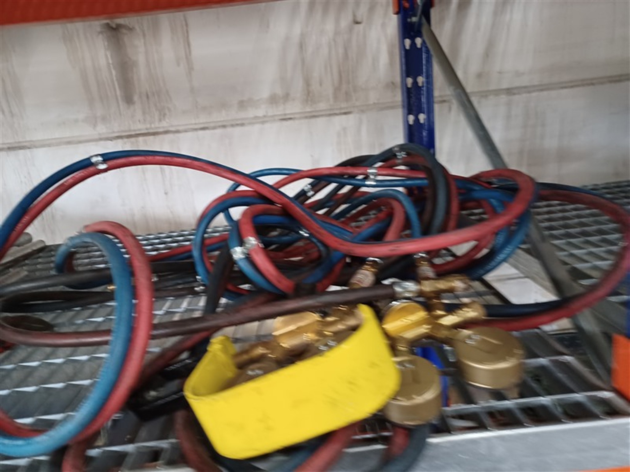 Dobrze utrzymany sprzęt warsztatowy i maszyny dawnej firmy Hülsenbusch Apparatebau-7