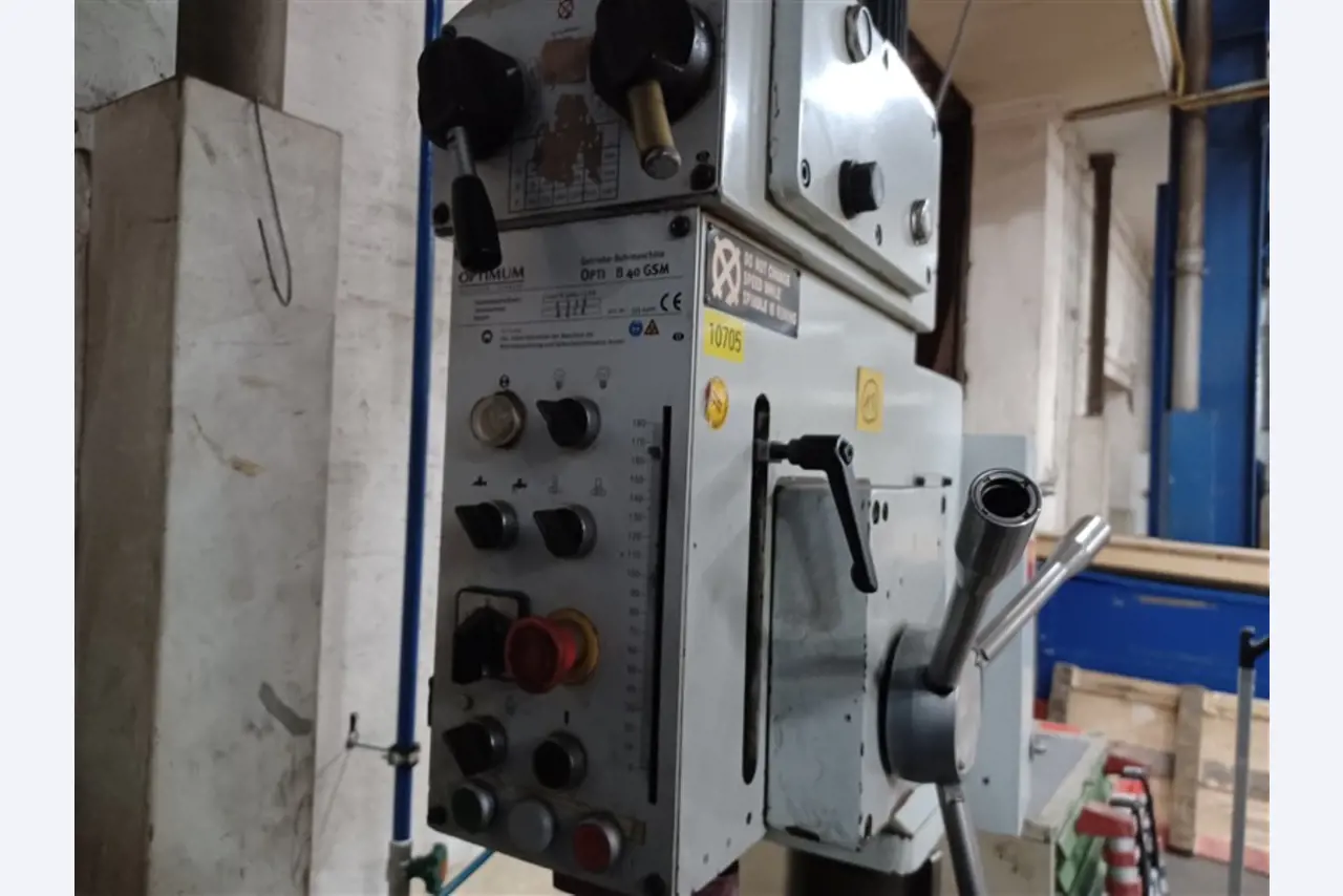 un équipement d'atelier bien entretenu ainsi que des machines de la société Hülsenbusch Apparatebau-2