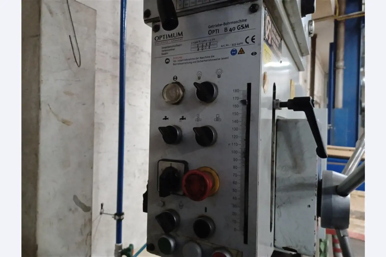 un équipement d'atelier bien entretenu ainsi que des machines de la société Hülsenbusch Apparatebau-3