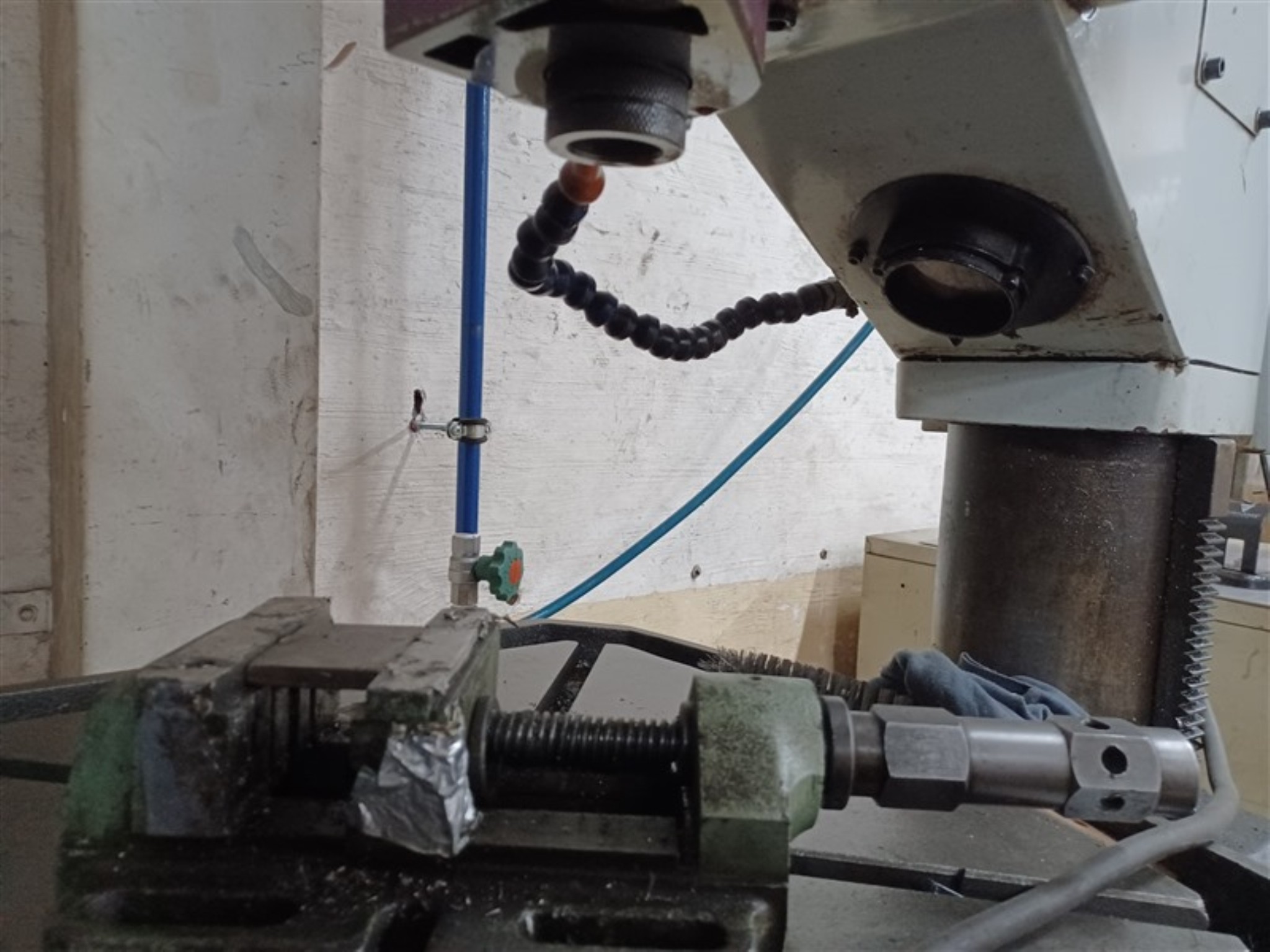 Equipement d'atelier bien entretenu et machines de l'ancienne société Hülsenbusch Apparatebau-4