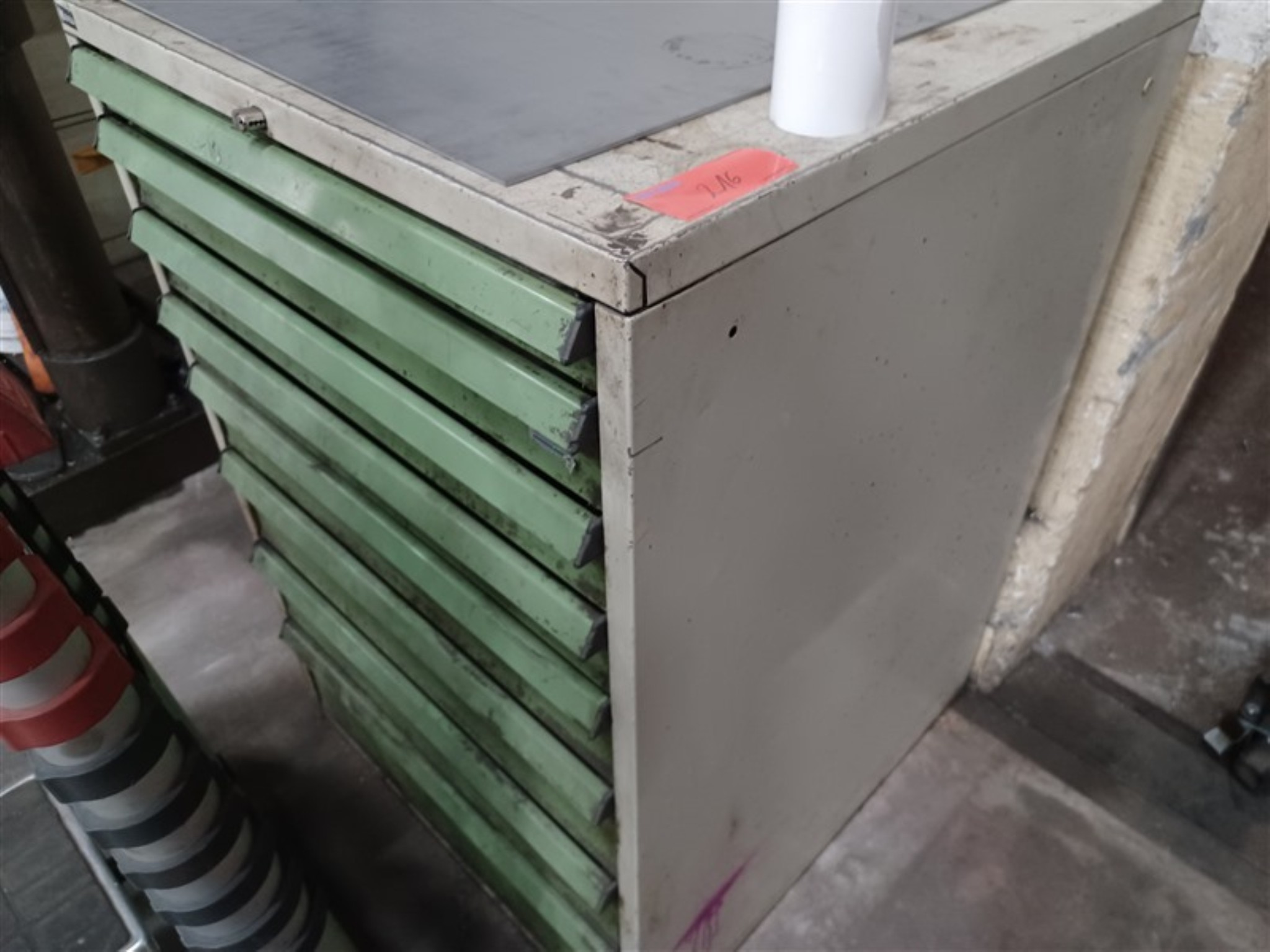 Equipement d'atelier bien entretenu et machines de l'ancienne société Hülsenbusch Apparatebau-5