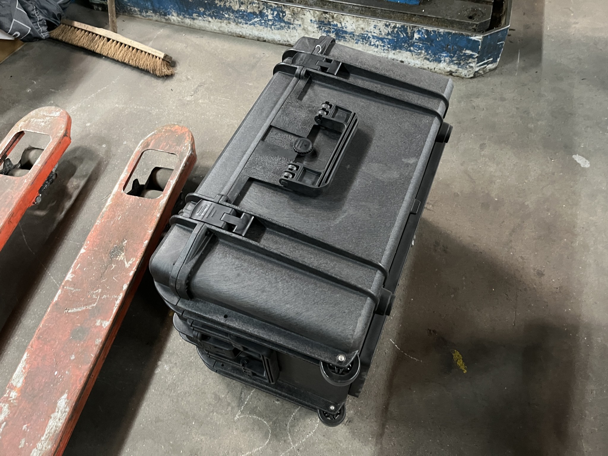 Equipement d'atelier bien entretenu et machines de l'ancienne société Hülsenbusch Apparatebau-14