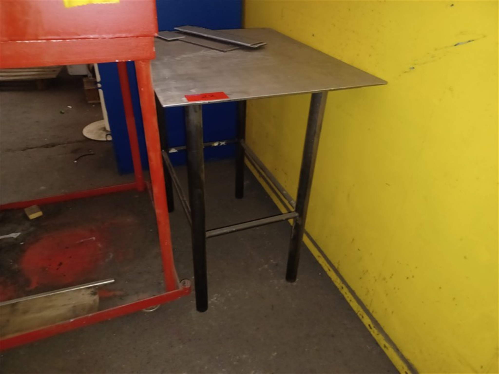 Dobrze utrzymany sprzęt warsztatowy i maszyny dawnej firmy Hülsenbusch Apparatebau-10