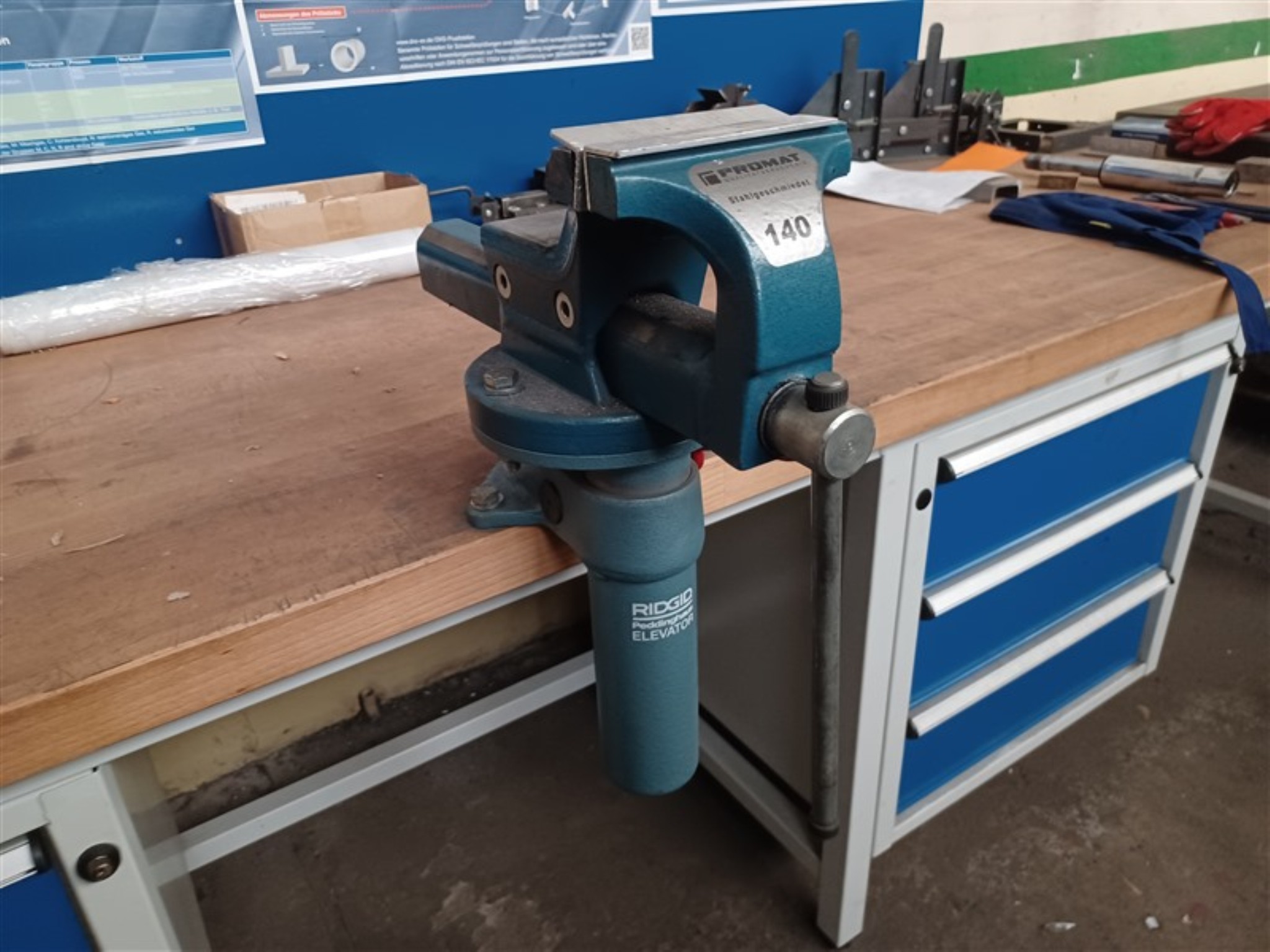 Dobrze utrzymany sprzęt warsztatowy i maszyny dawnej firmy Hülsenbusch Apparatebau-2