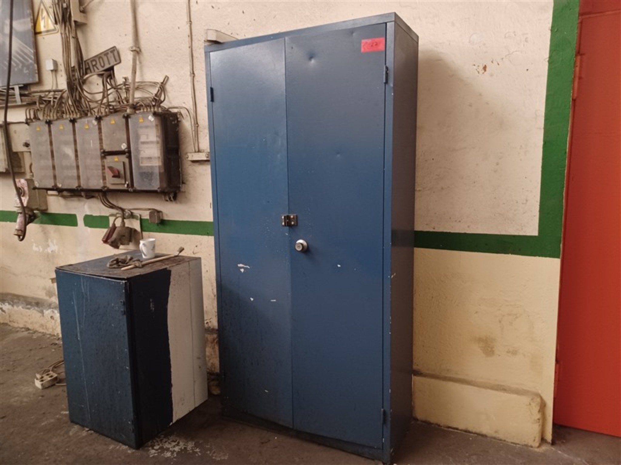 Dobrze utrzymany sprzęt warsztatowy i maszyny dawnej firmy Hülsenbusch Apparatebau-3