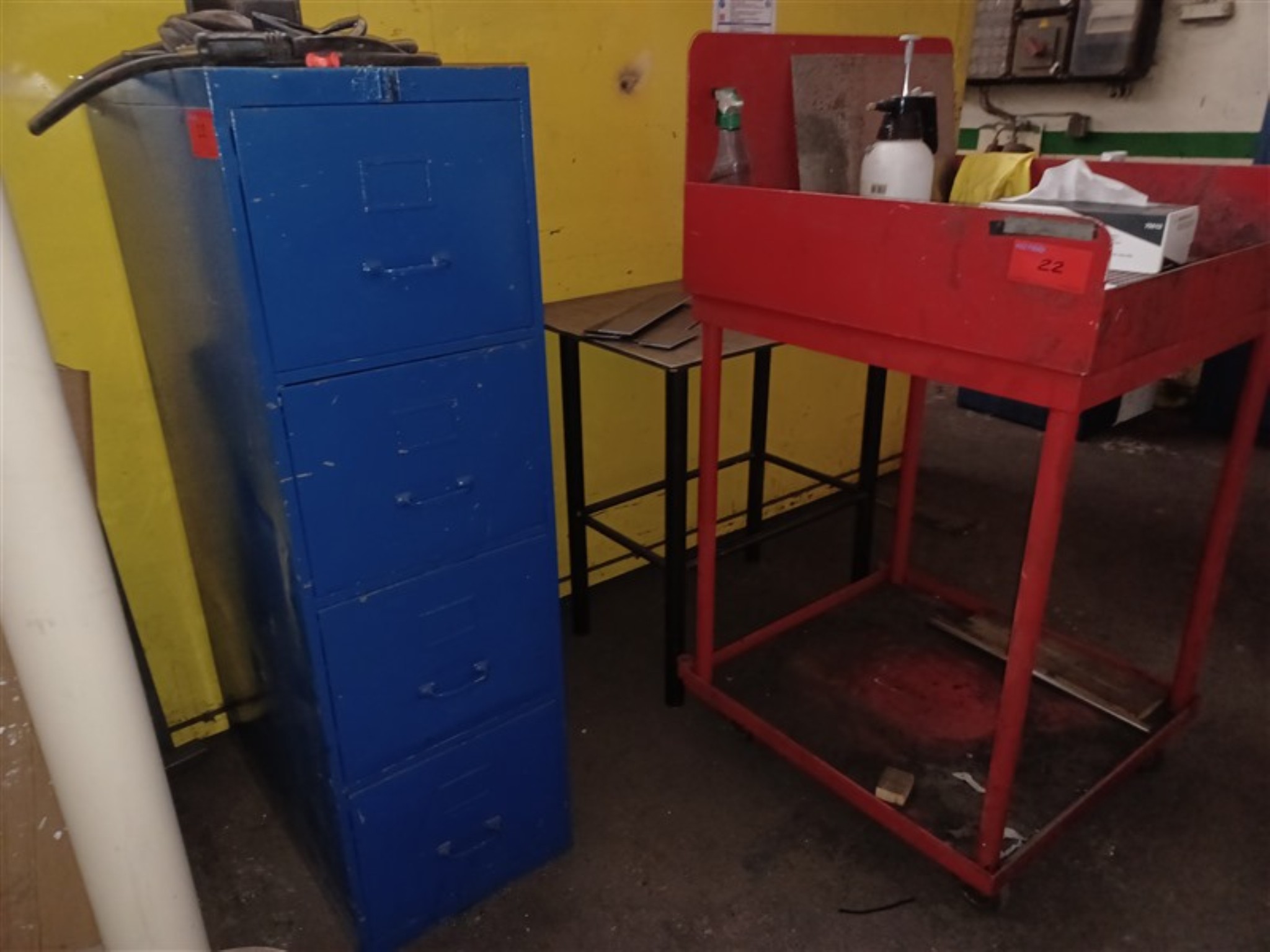 Dobrze utrzymany sprzęt warsztatowy i maszyny dawnej firmy Hülsenbusch Apparatebau-8