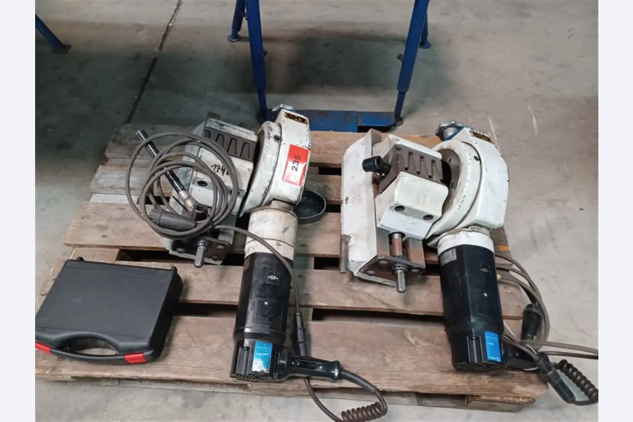 un équipement d'atelier bien entretenu ainsi que des machines de la société Hülsenbusch Apparatebau-2