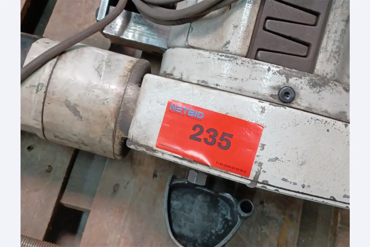 un équipement d'atelier bien entretenu ainsi que des machines de la société Hülsenbusch Apparatebau-3