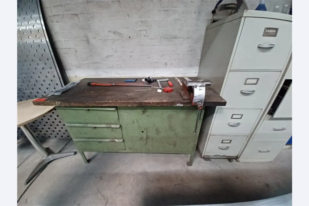 Equipos y máquinas de taller en buen estado de la antigua empresa Hülsenbusch Apparatebau-1