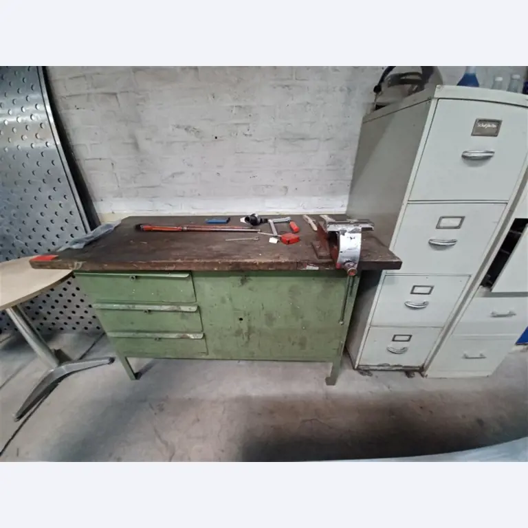 Equipos y máquinas de taller en buen estado de la antigua empresa Hülsenbusch Apparatebau-1