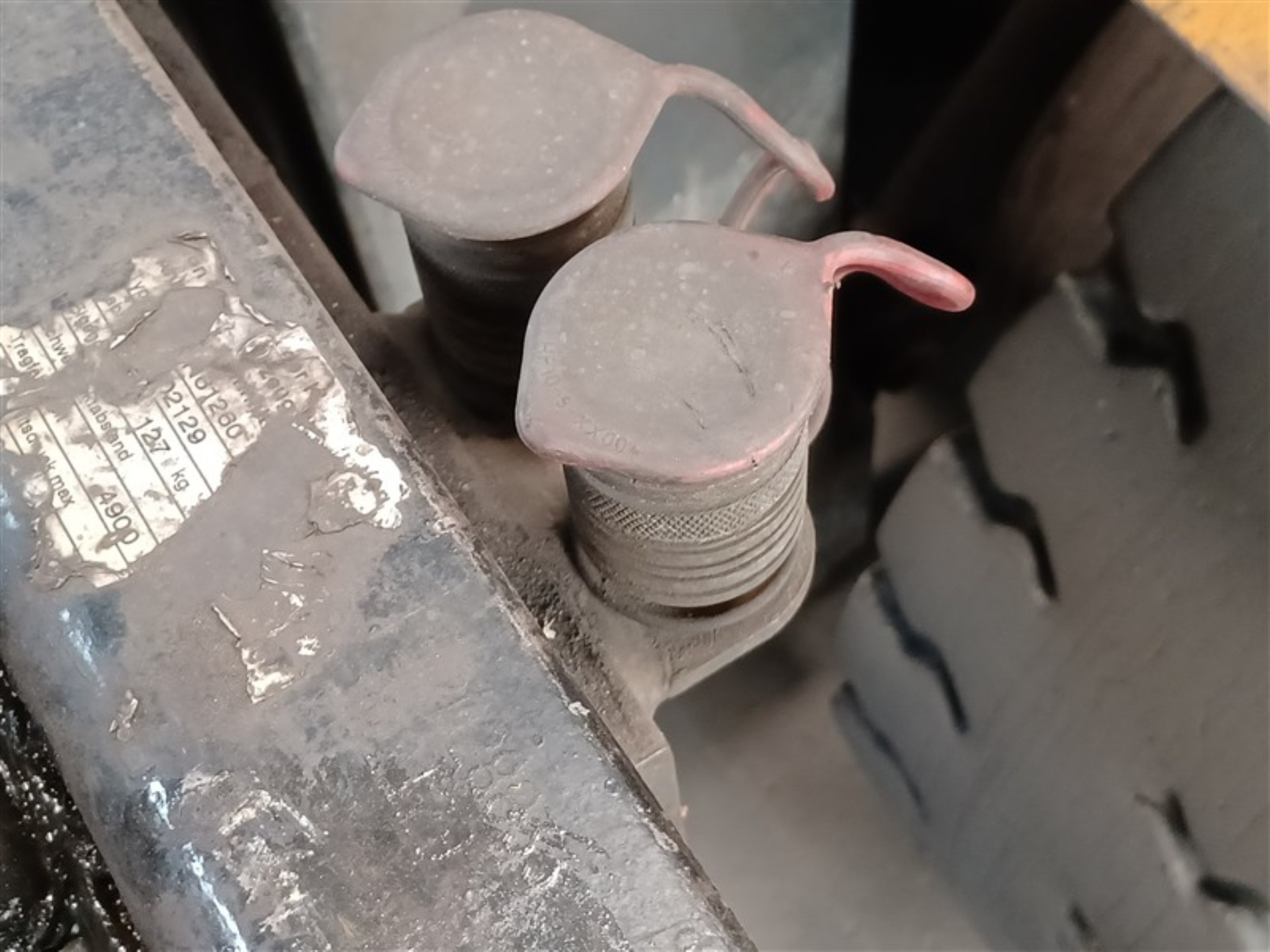 Dobrze utrzymany sprzęt warsztatowy i maszyny dawnej firmy Hülsenbusch Apparatebau-12