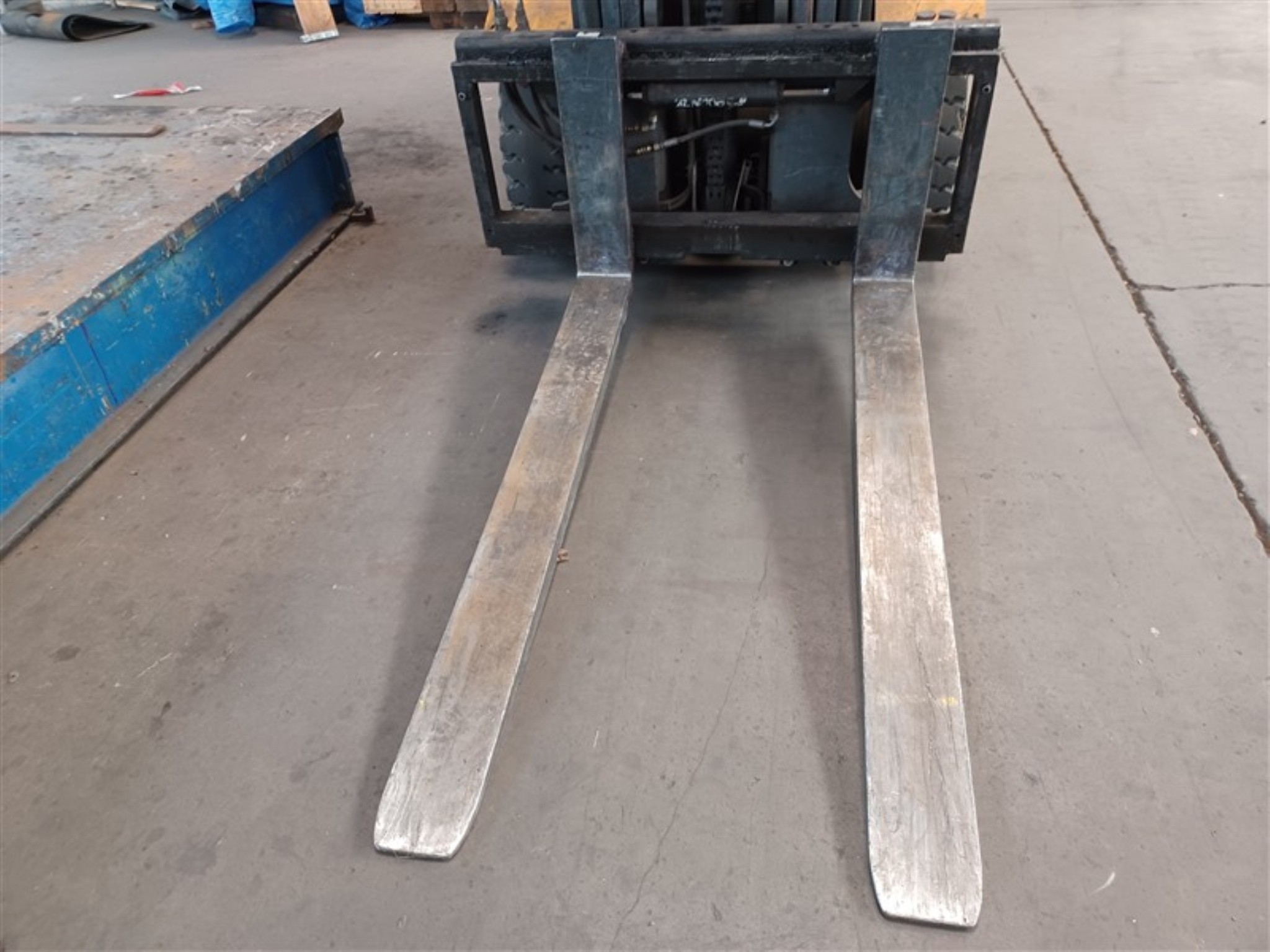 Dobrze utrzymany sprzęt warsztatowy i maszyny dawnej firmy Hülsenbusch Apparatebau-6