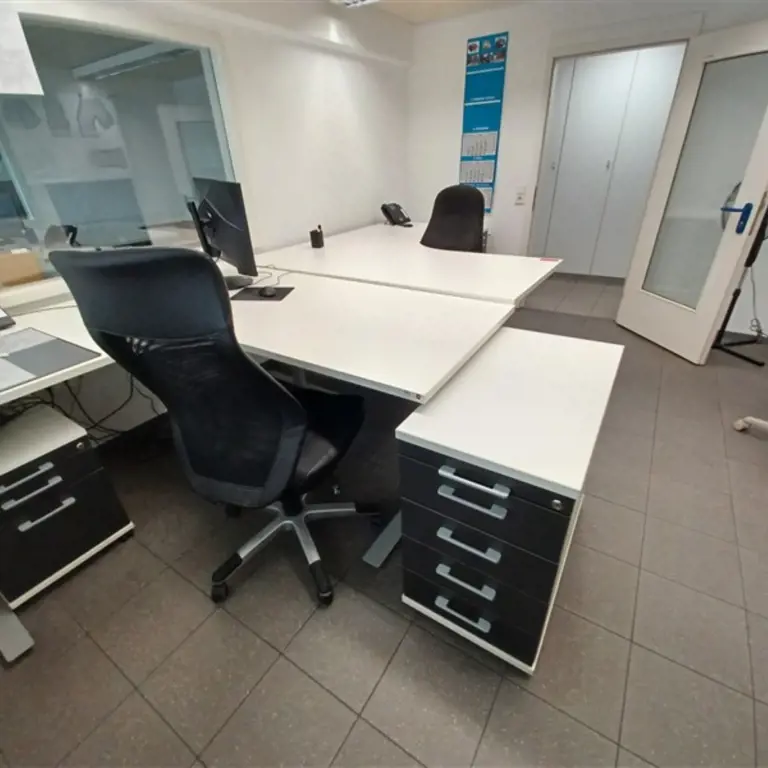 1 Posten Büroausstattung