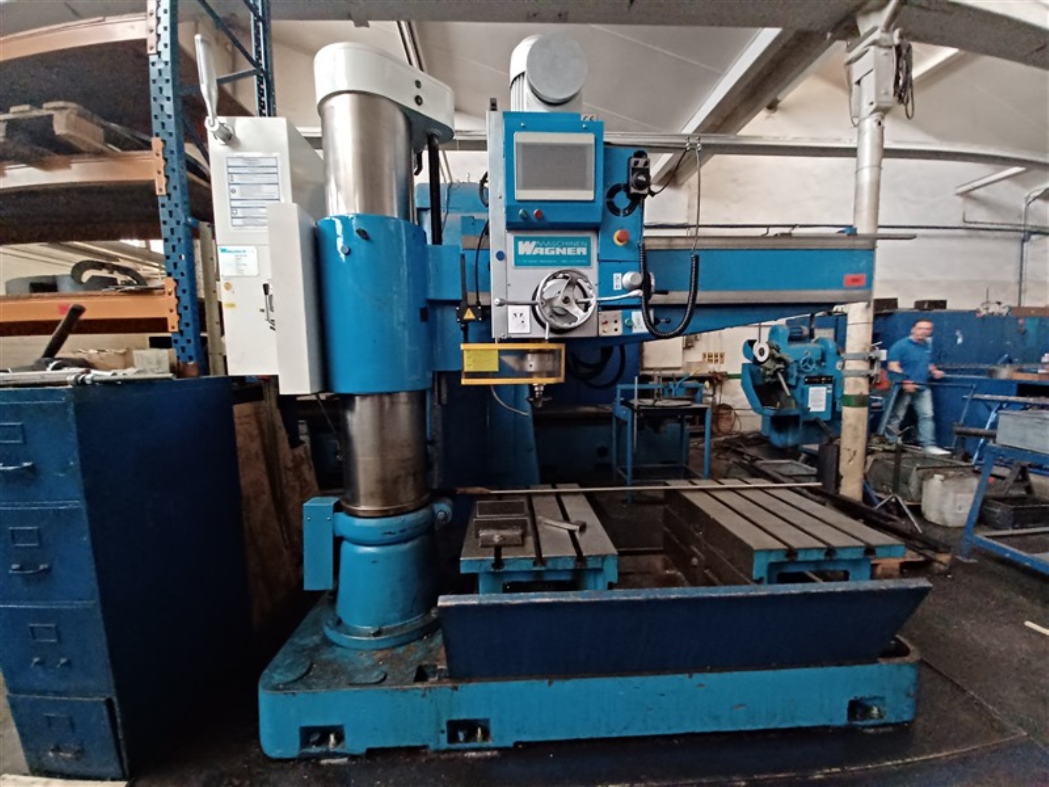 Dobrze utrzymany sprzęt warsztatowy i maszyny dawnej firmy Hülsenbusch Apparatebau-1