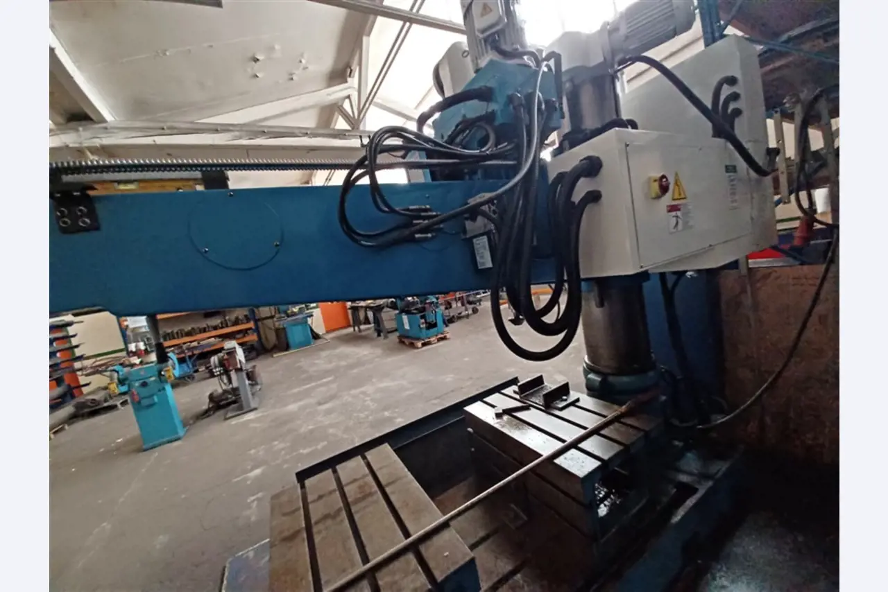 Dobrze utrzymany sprzęt warsztatowy i maszyny dawnej firmy Hülsenbusch Apparatebau-3