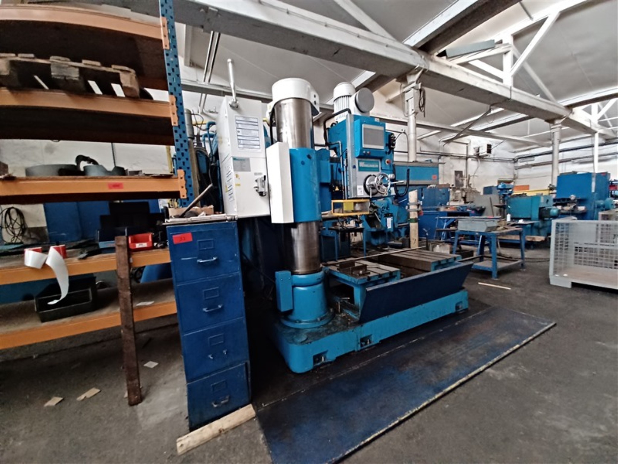 Dobrze utrzymany sprzęt warsztatowy i maszyny dawnej firmy Hülsenbusch Apparatebau-4