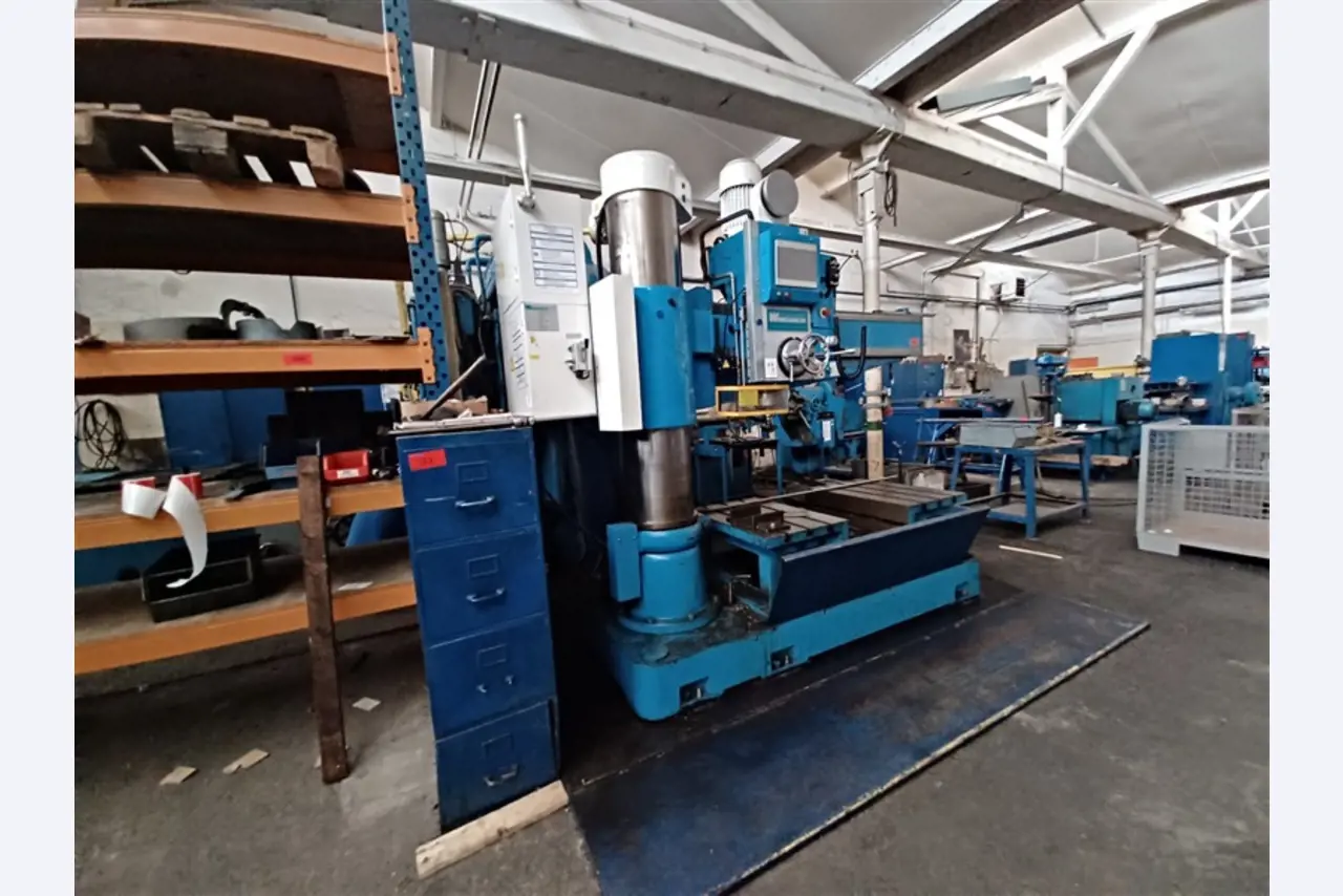 Dobrze utrzymany sprzęt warsztatowy i maszyny dawnej firmy Hülsenbusch Apparatebau-4