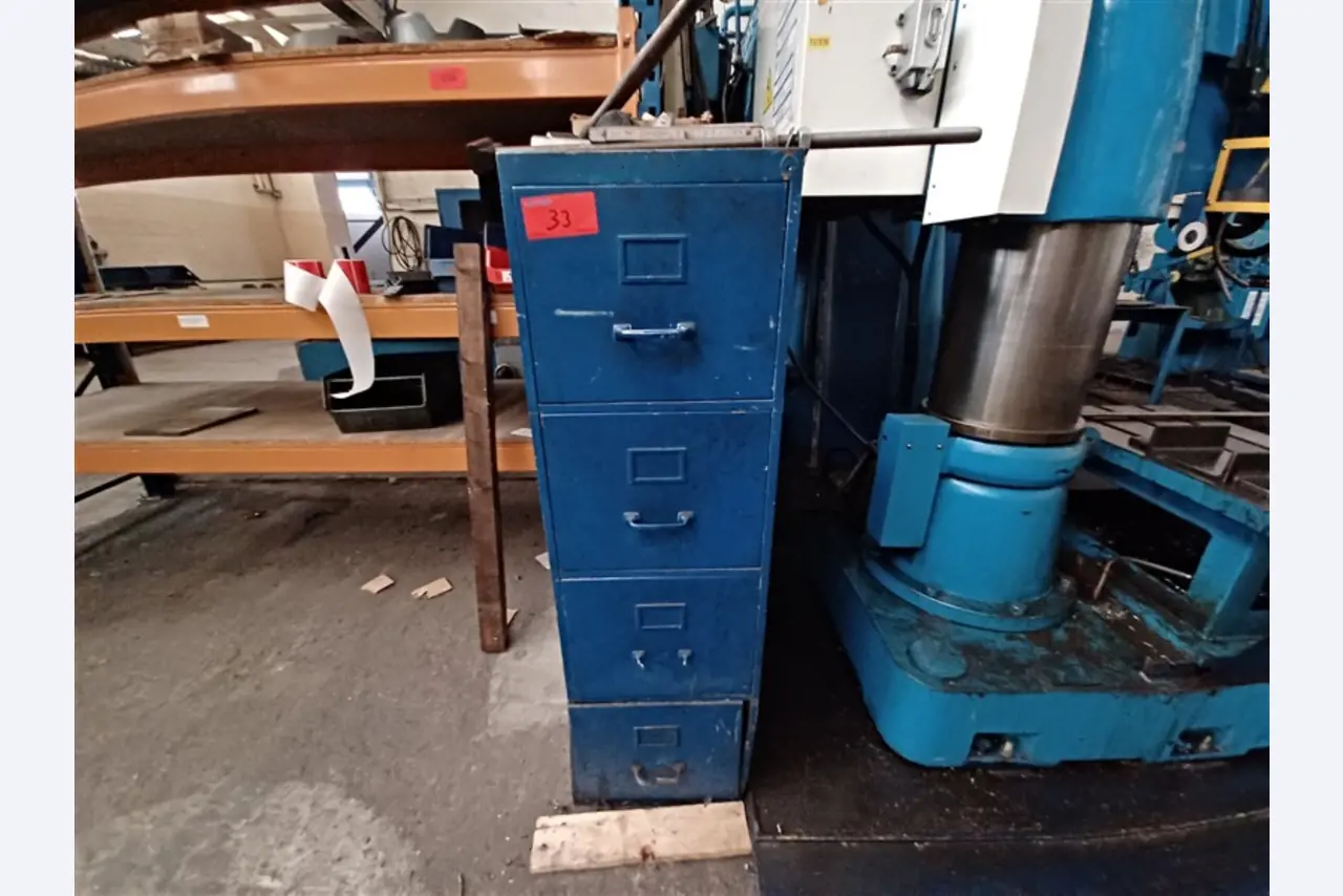 Dobrze utrzymany sprzęt warsztatowy i maszyny dawnej firmy Hülsenbusch Apparatebau-5