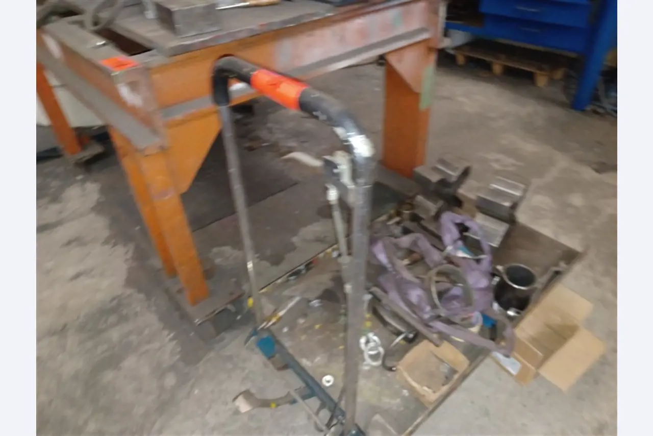 Dobře udržované dílenské vybavení a stroje z bývalé firmy Hülsenbusch Apparatebau.-3