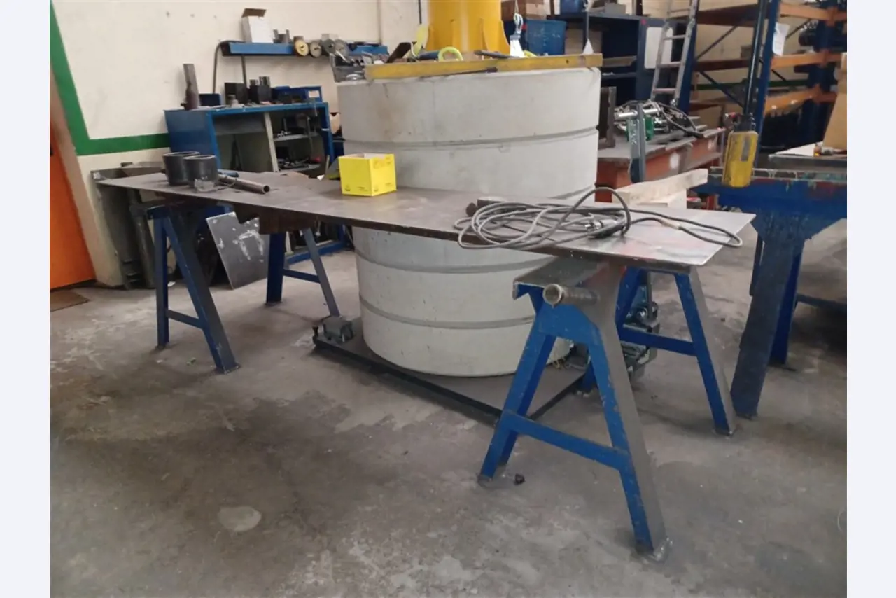 Dobře udržované dílenské vybavení a stroje z bývalé firmy Hülsenbusch Apparatebau.-5