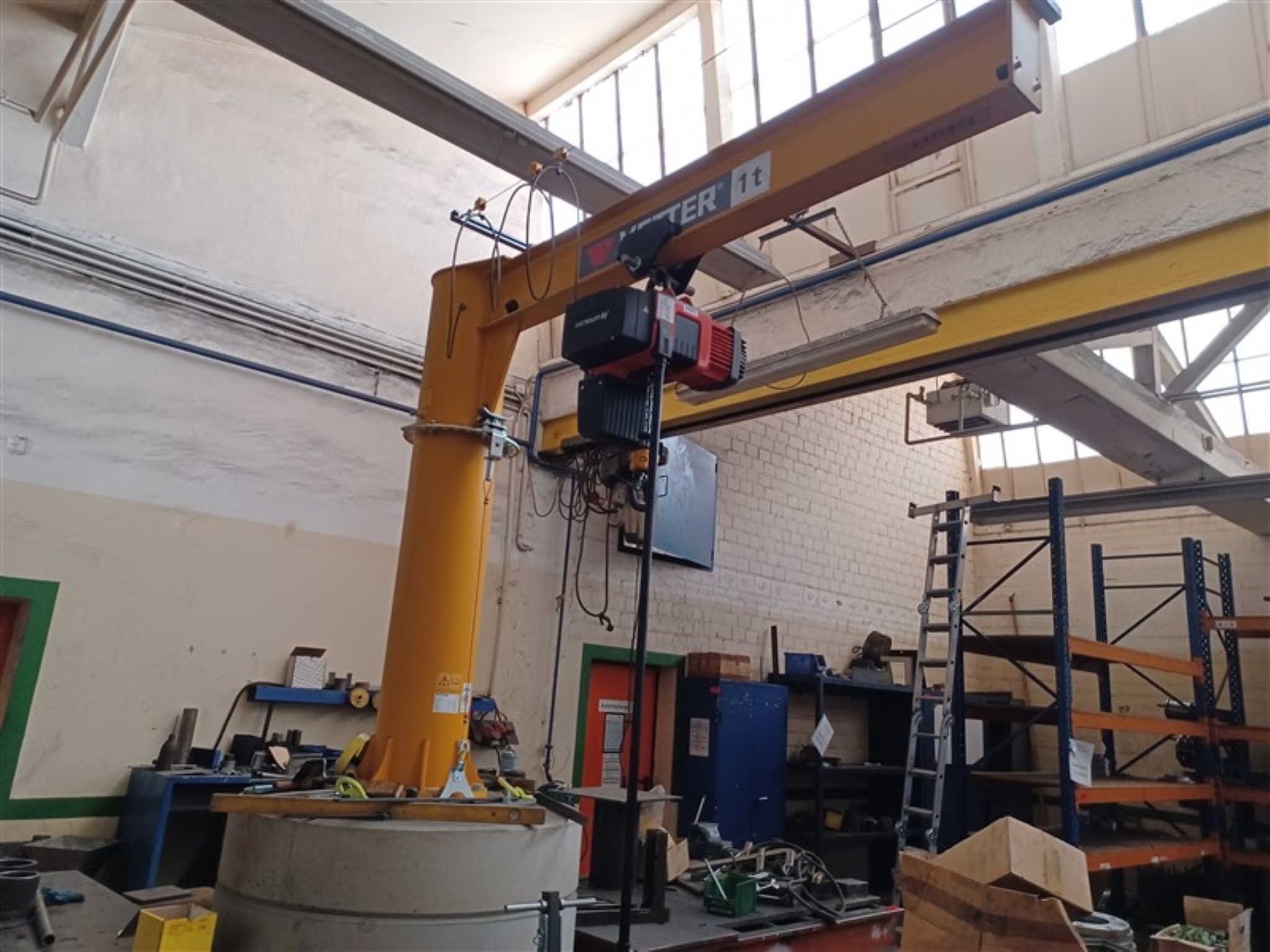 Dobrze utrzymany sprzęt warsztatowy i maszyny dawnej firmy Hülsenbusch Apparatebau-1