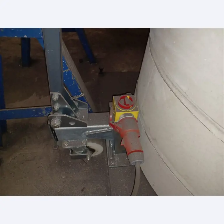 Dobrze utrzymany sprzęt warsztatowy i maszyny dawnej firmy Hülsenbusch Apparatebau-5