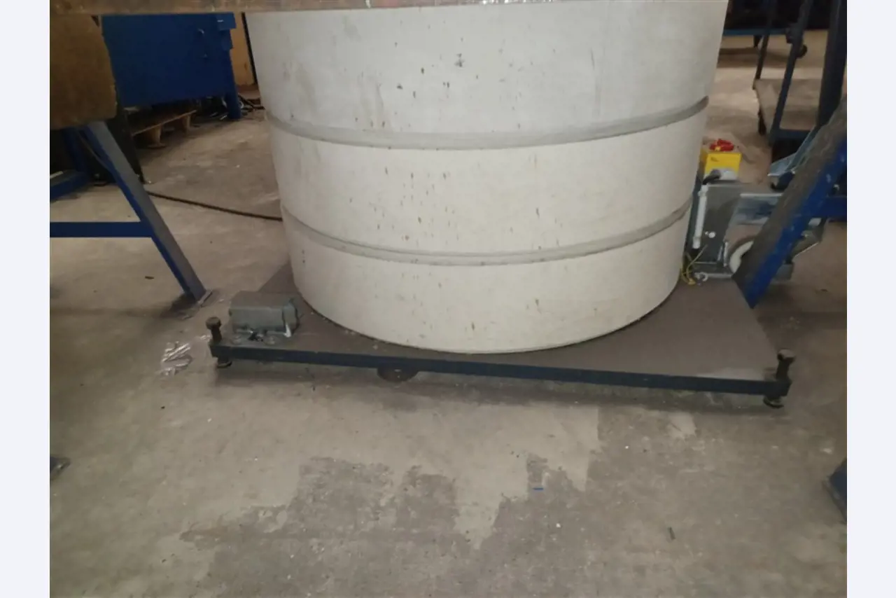 Dobrze utrzymany sprzęt warsztatowy i maszyny dawnej firmy Hülsenbusch Apparatebau-6