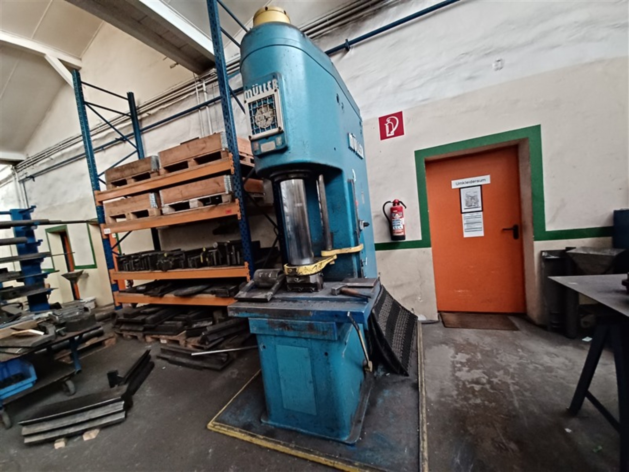 Dobro vzdrževana oprema in stroji iz delavnice nekdanjega podjetja Hülsenbusch Apparatebau-1