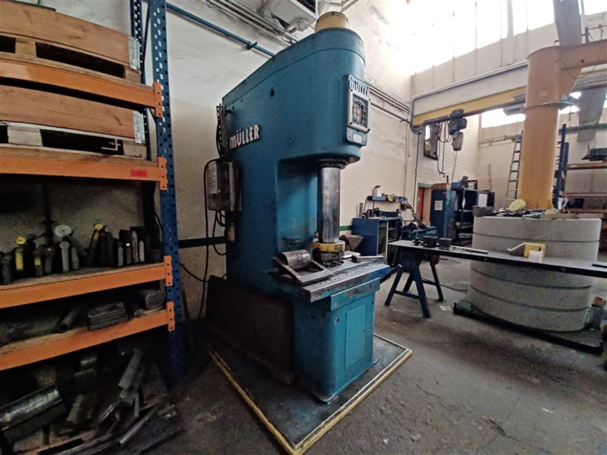 Dobro vzdrževana oprema in stroji iz delavnice nekdanjega podjetja Hülsenbusch Apparatebau-2