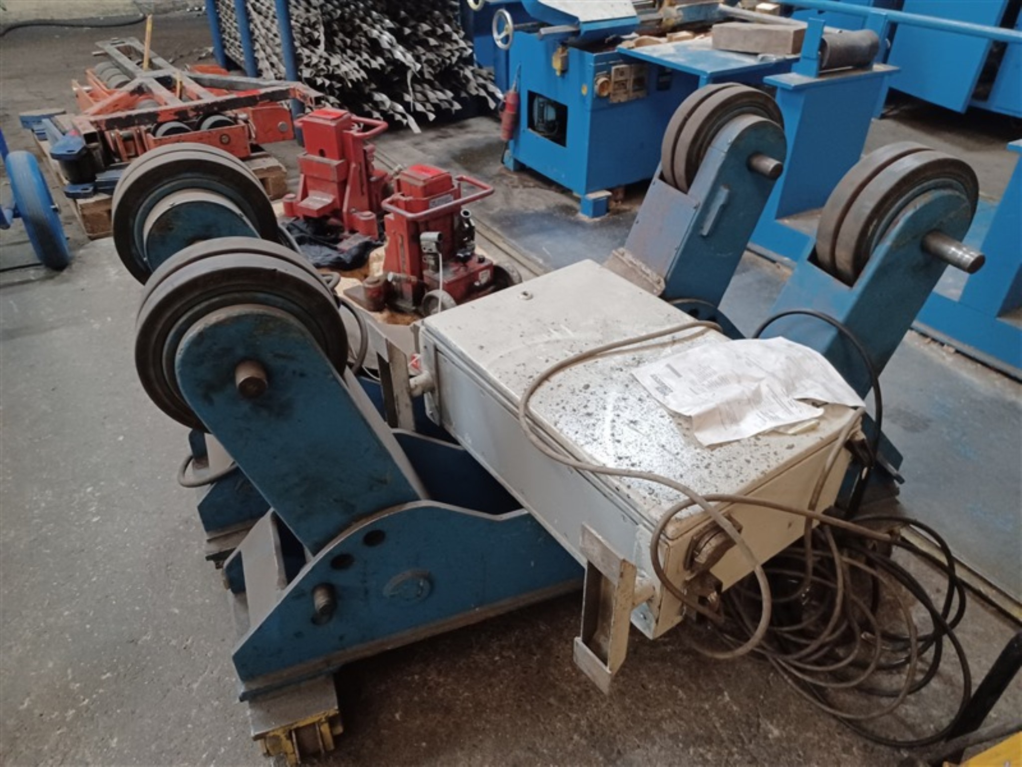 Dobrze utrzymany sprzęt warsztatowy i maszyny dawnej firmy Hülsenbusch Apparatebau-1