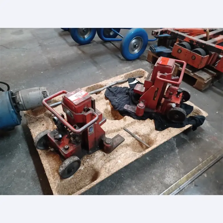 Dobrze utrzymany sprzęt warsztatowy i maszyny dawnej firmy Hülsenbusch Apparatebau-2