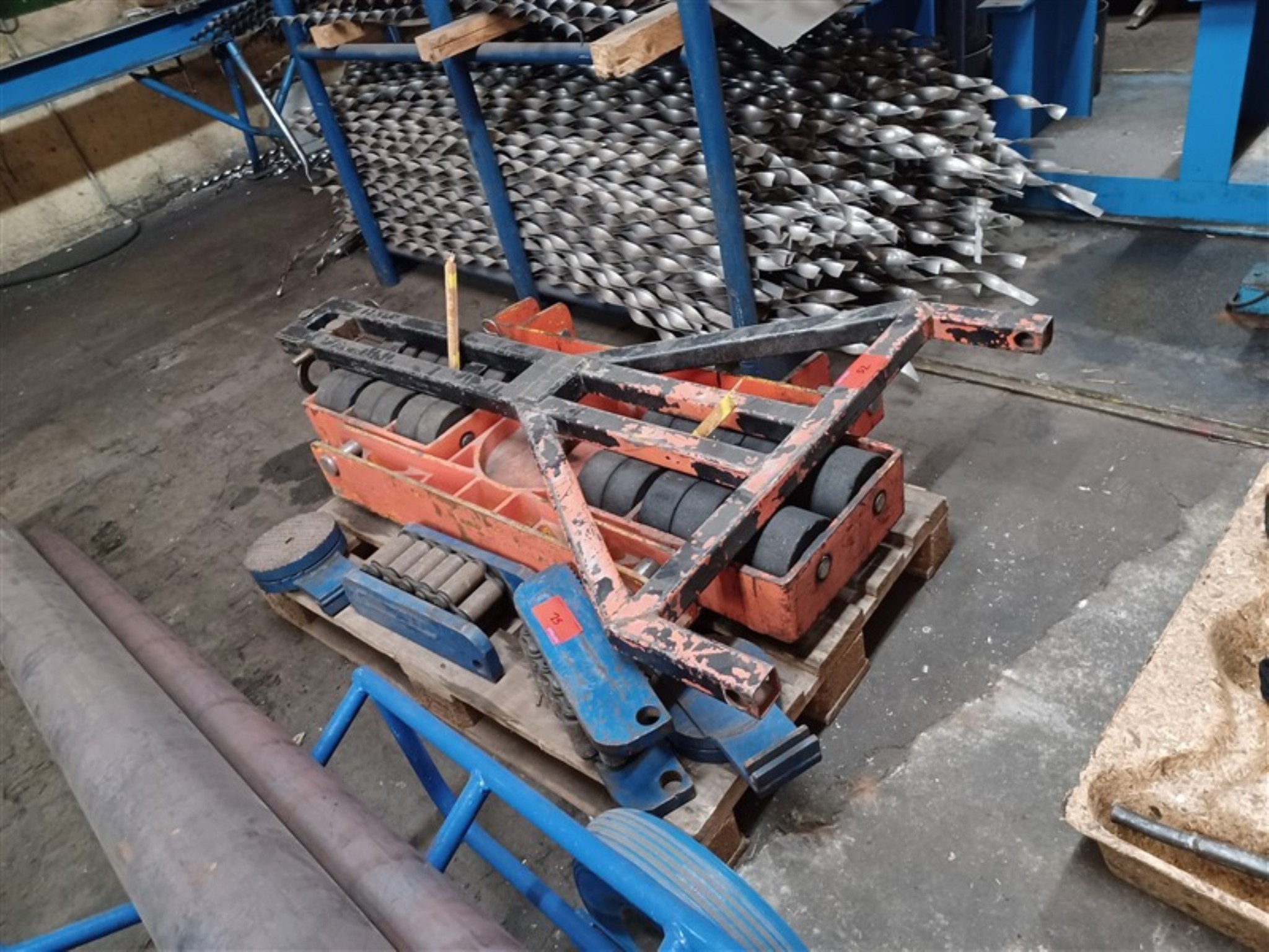 Dobrze utrzymany sprzęt warsztatowy i maszyny dawnej firmy Hülsenbusch Apparatebau-4