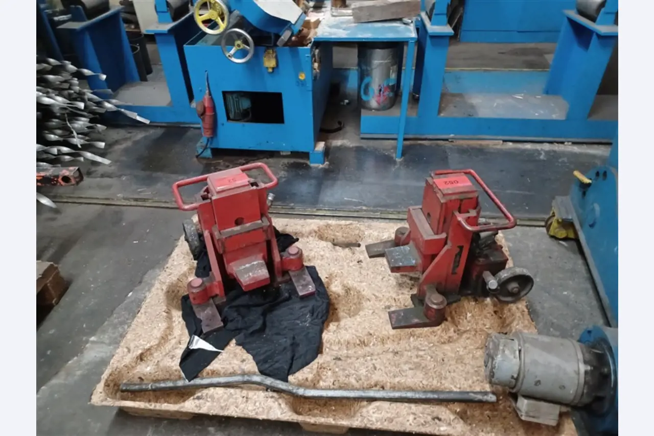 Dobrze utrzymany sprzęt warsztatowy i maszyny dawnej firmy Hülsenbusch Apparatebau-5